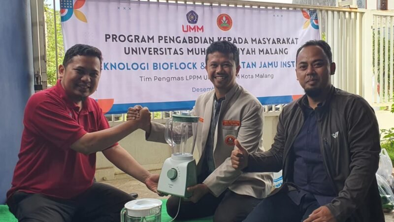 Mahasiswa dan Dosen Farmasi UMM Dampingi Pemuda Muhammadiyah Kota Malang Produksi Jamu Serbuk Instan